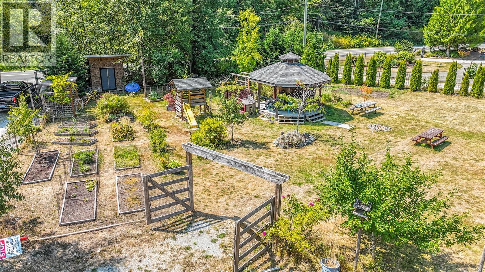 877 Hutchinson Rd - Image 44