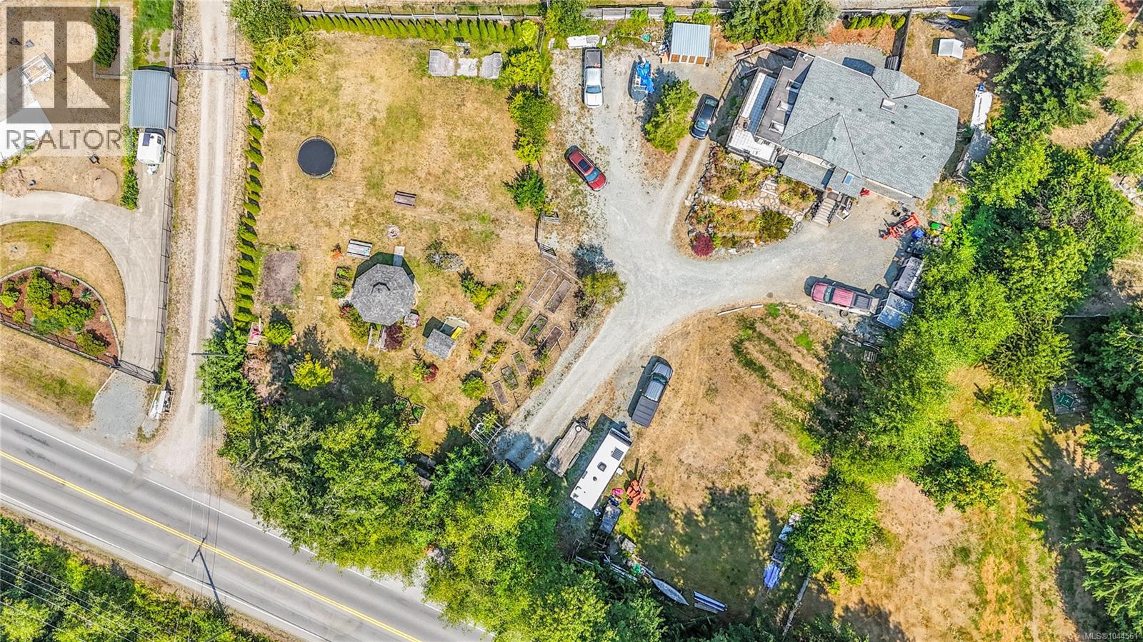 877 Hutchinson Rd - 2