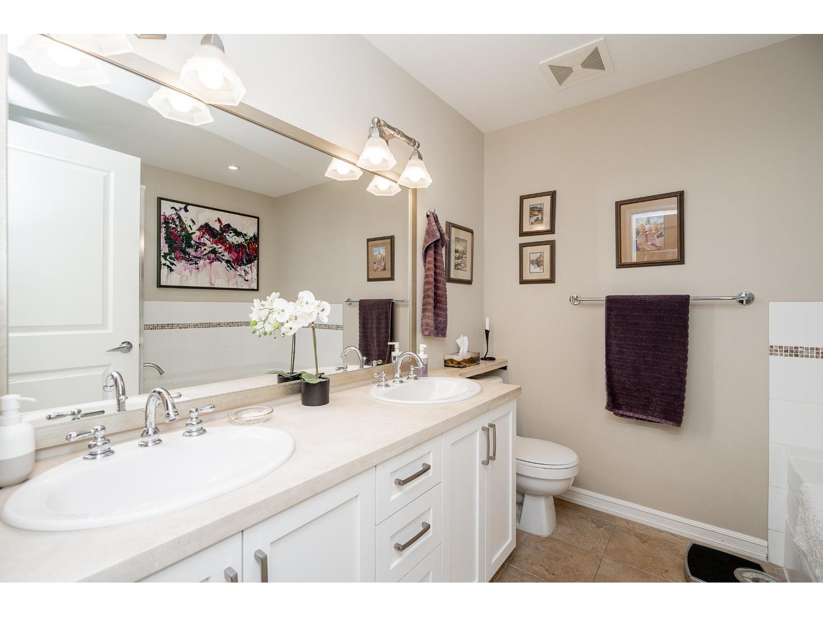 403 1551 FOSTER STREET, White Rock