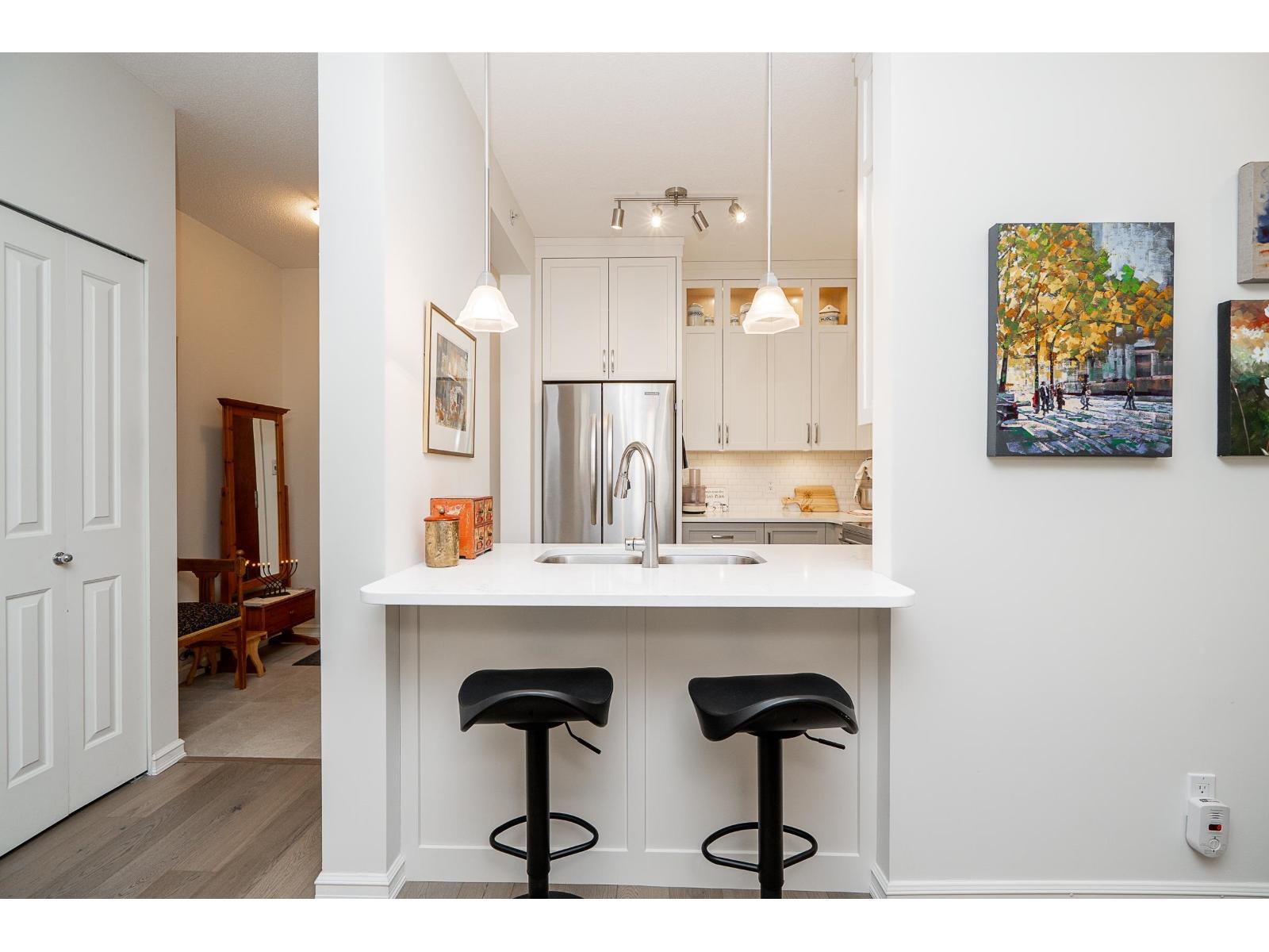 403 1551 FOSTER STREET, White Rock