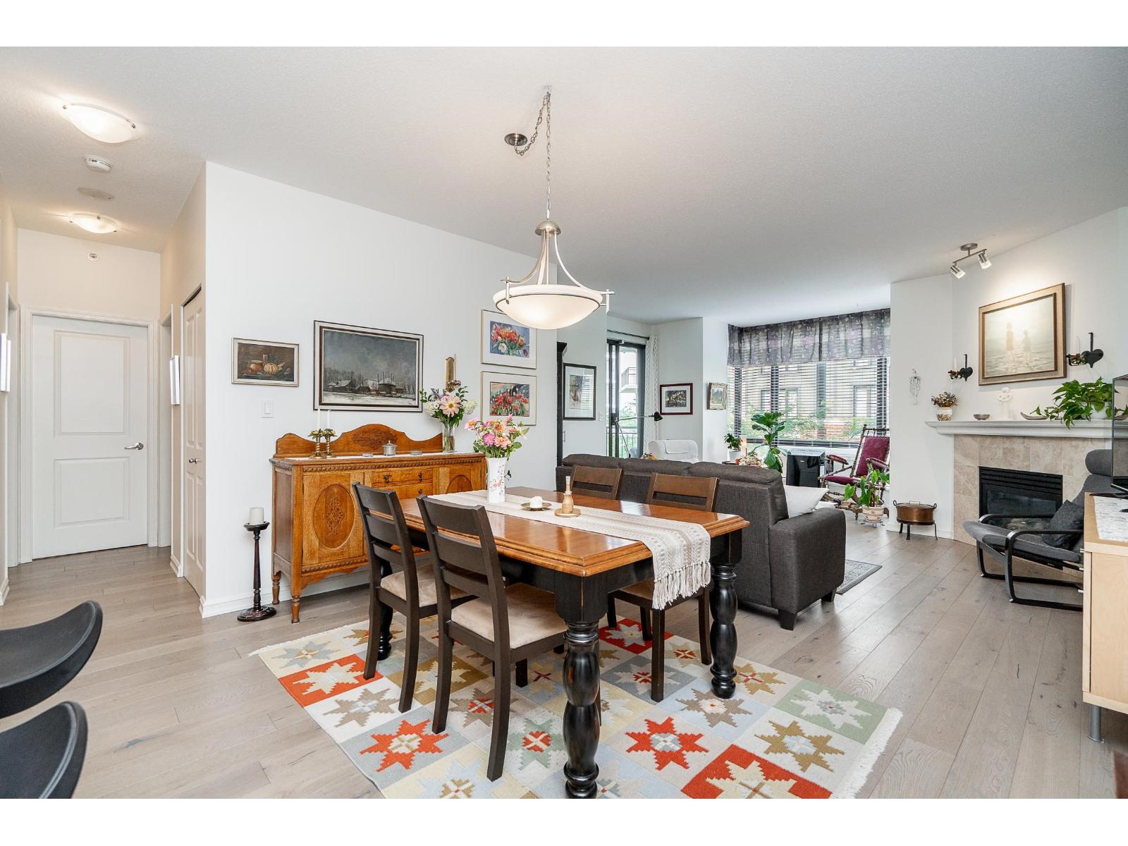 403 1551 FOSTER STREET, White Rock