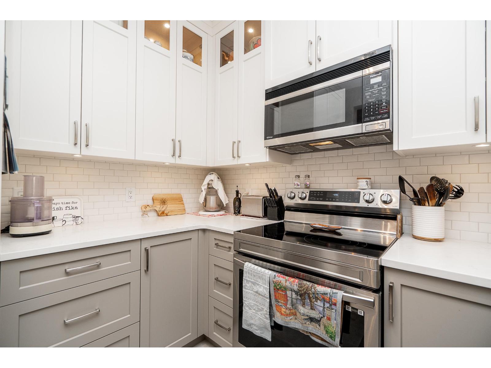 403 1551 FOSTER STREET, White Rock