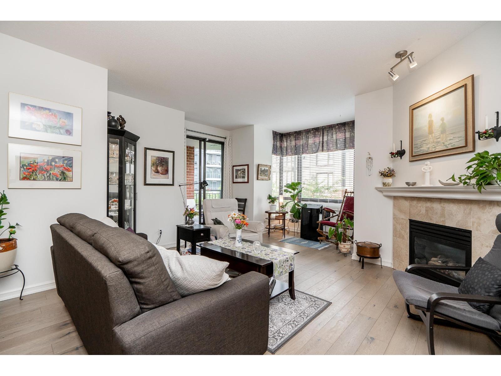 403 1551 FOSTER STREET, White Rock