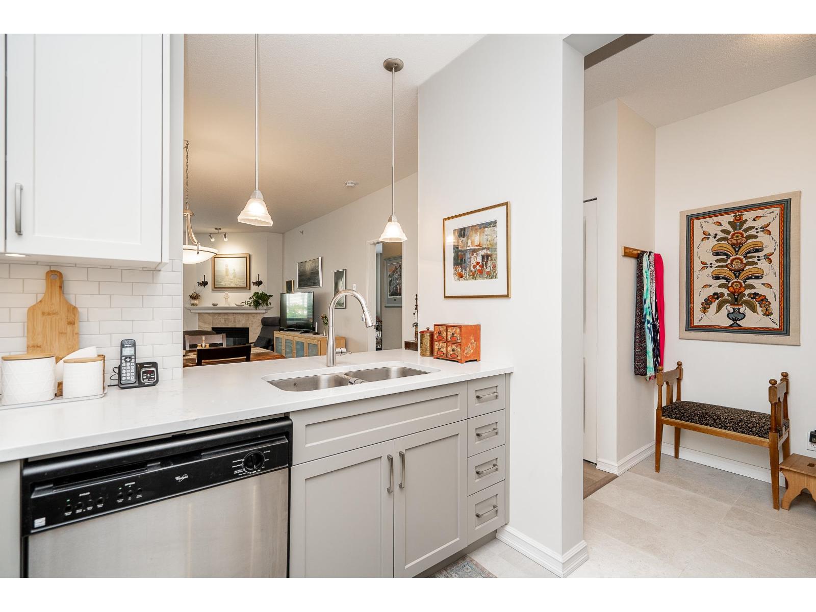 403 1551 FOSTER STREET, White Rock