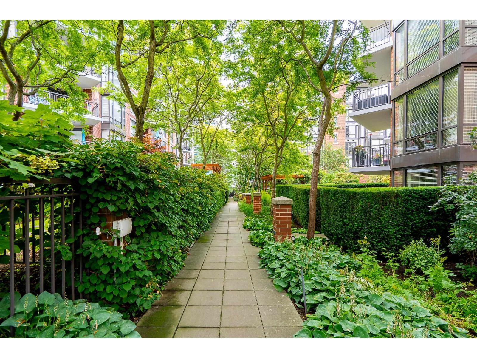 403 1551 FOSTER STREET, White Rock