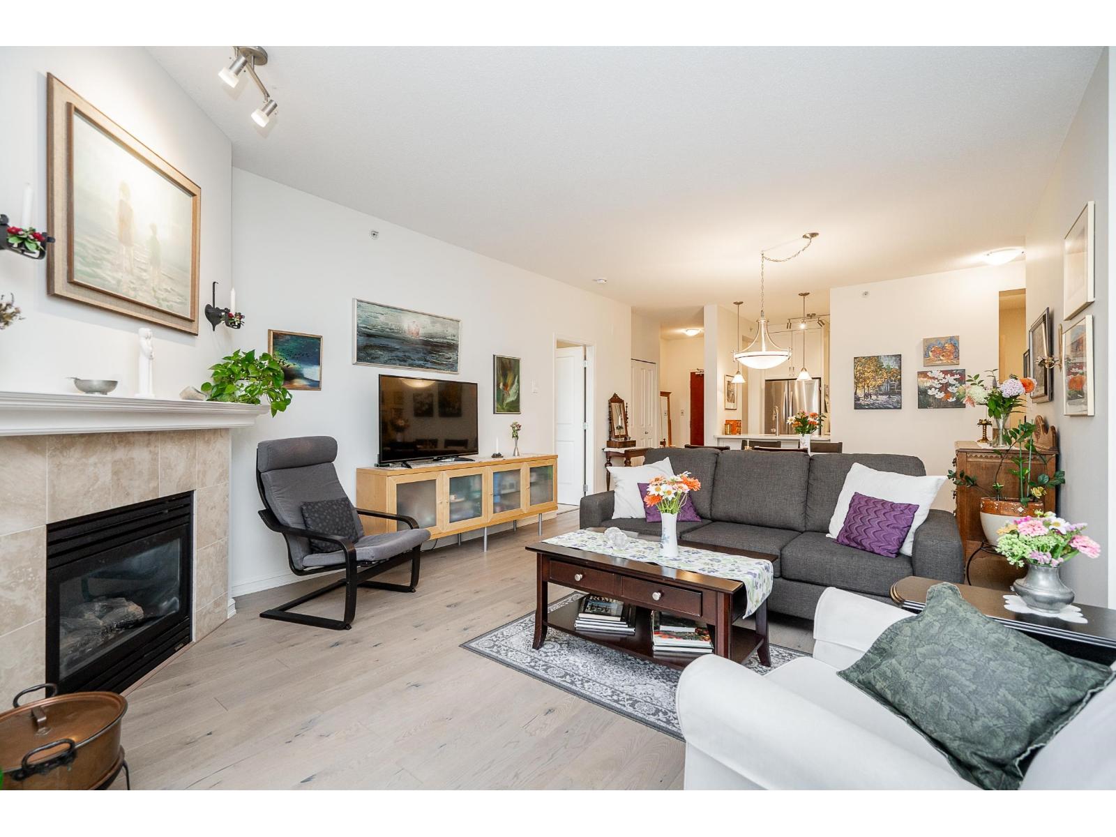 403 1551 FOSTER STREET, White Rock