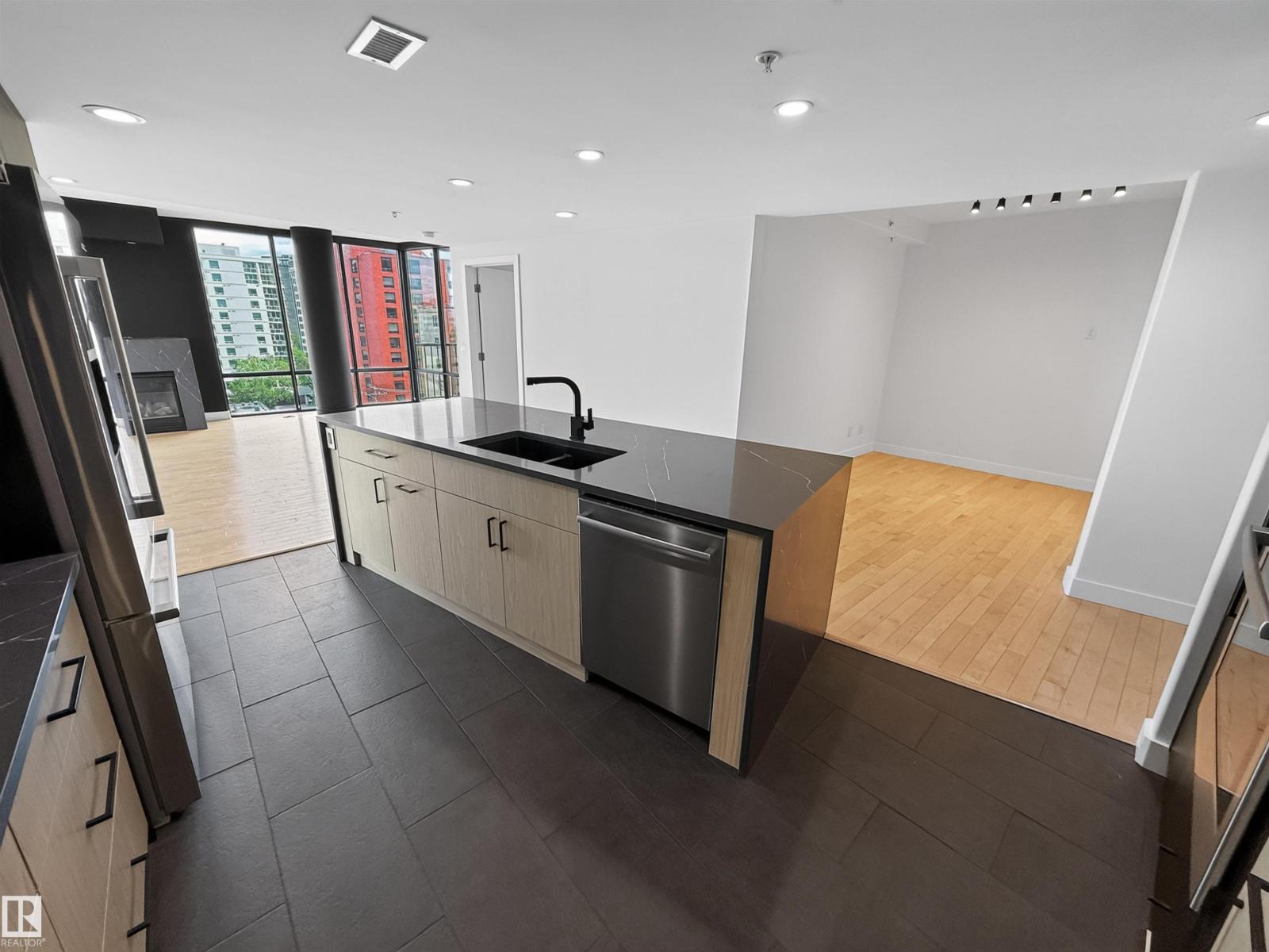 #803 10028 119 ST NW - Image 23