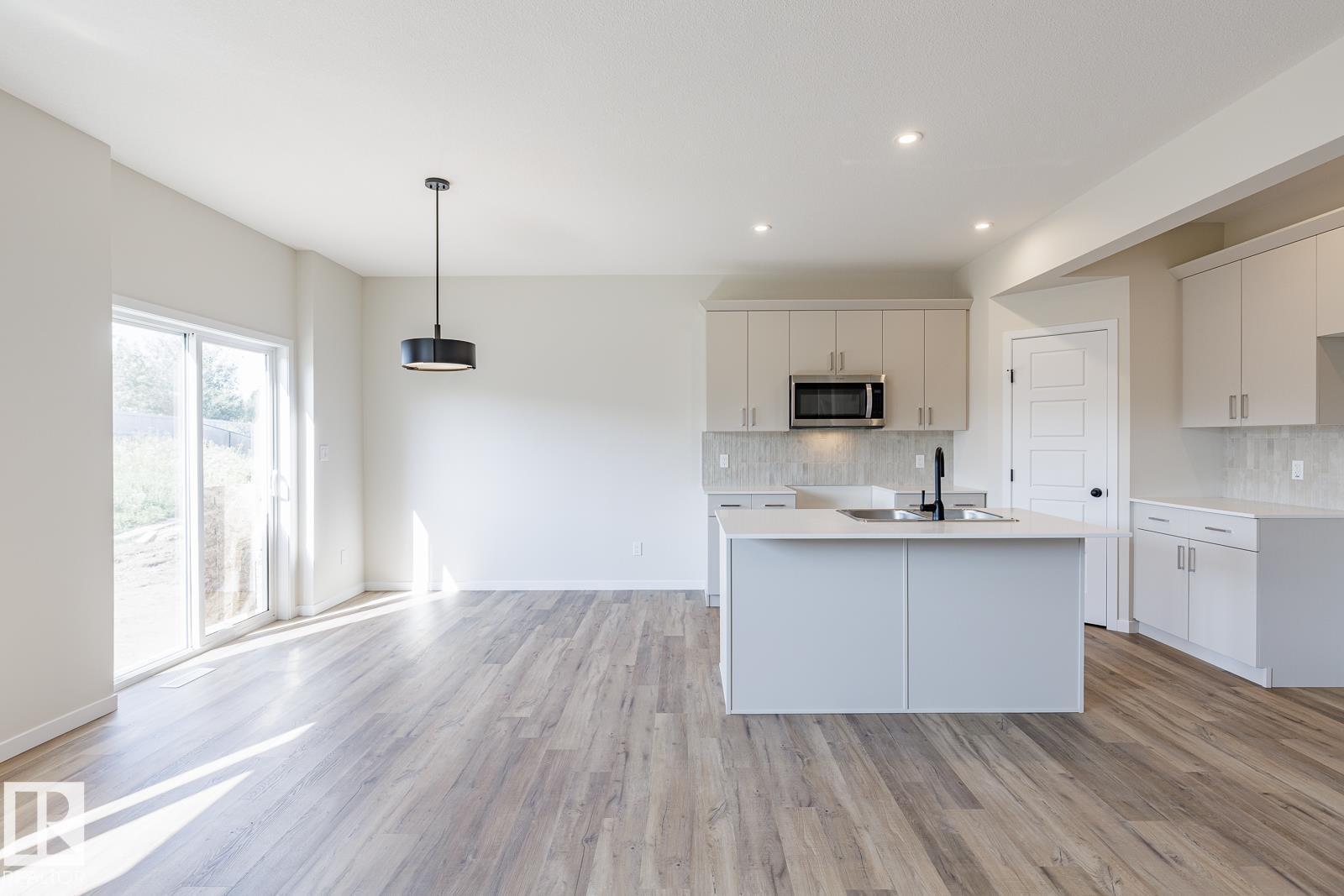 99 Silverstone Dr photo 5 — MLS® E4503183