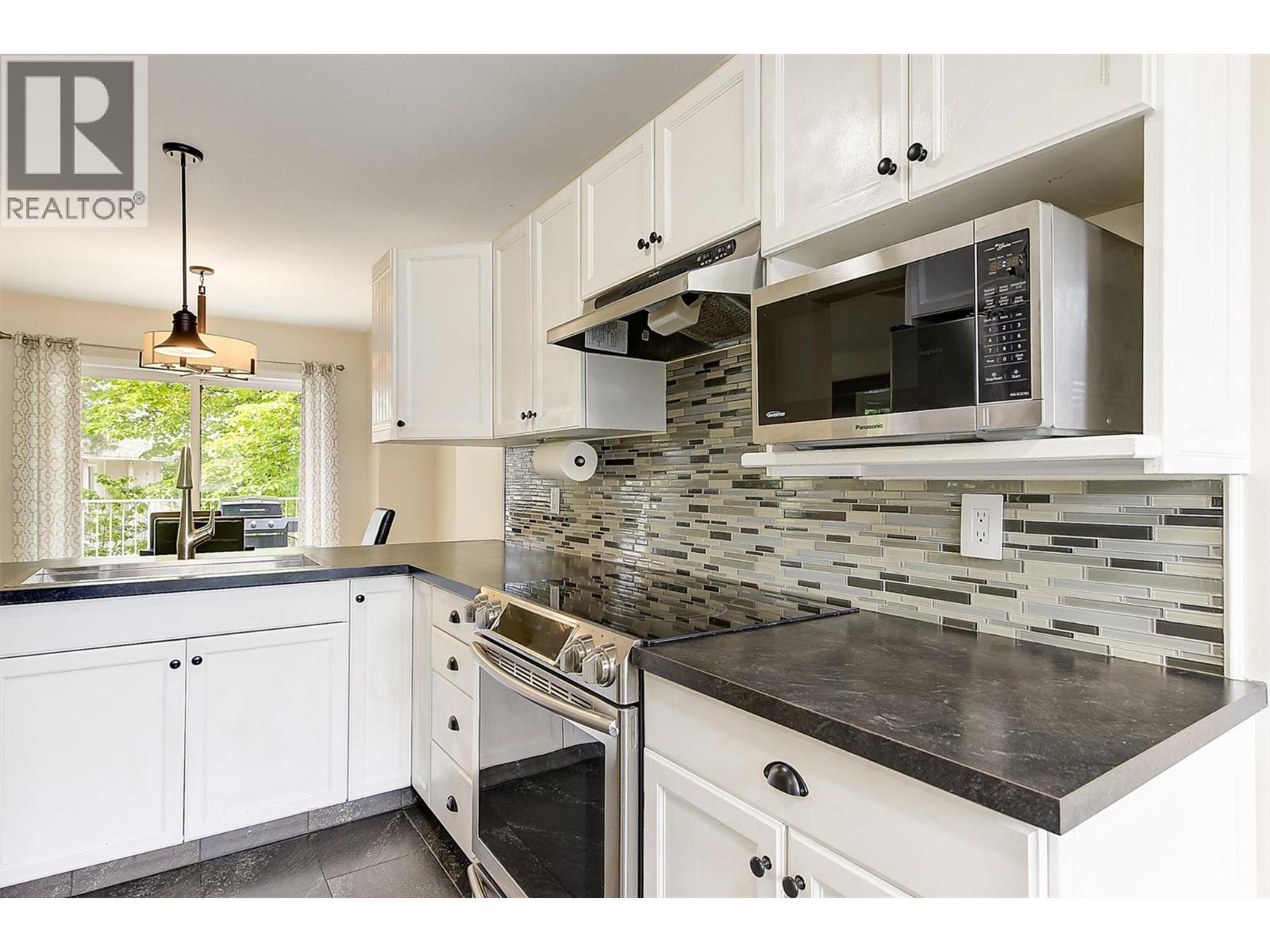 #110 133 Wyndham Crescent - 4