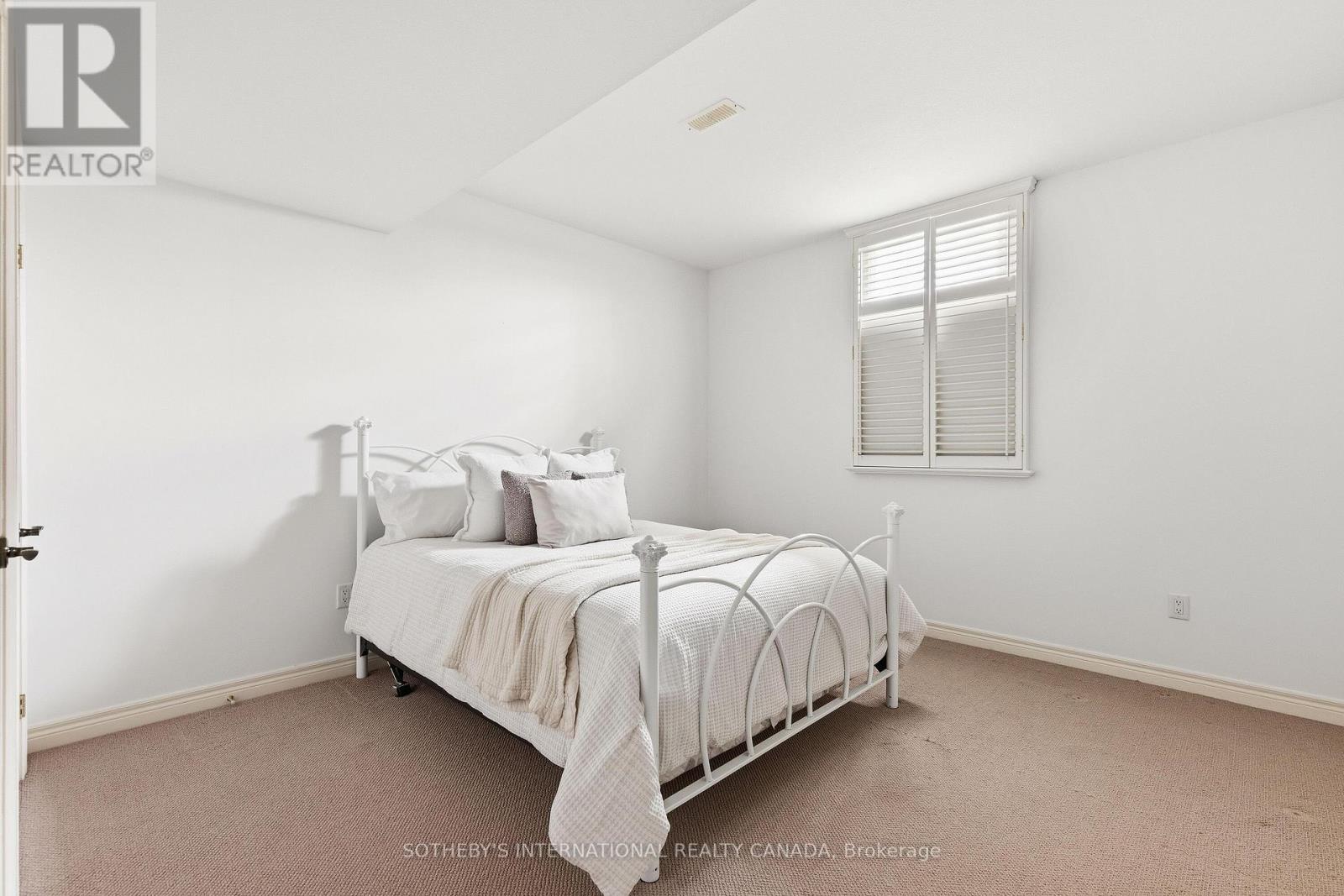 208 MUIRFIELD TRAIL - Image 29