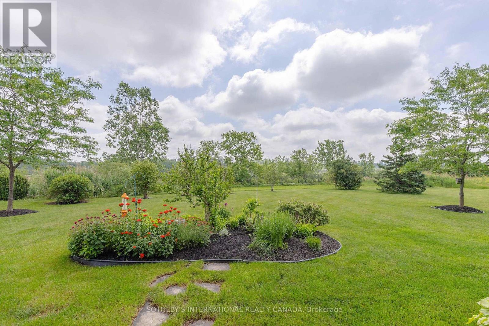 208 MUIRFIELD TRAIL - Image 38