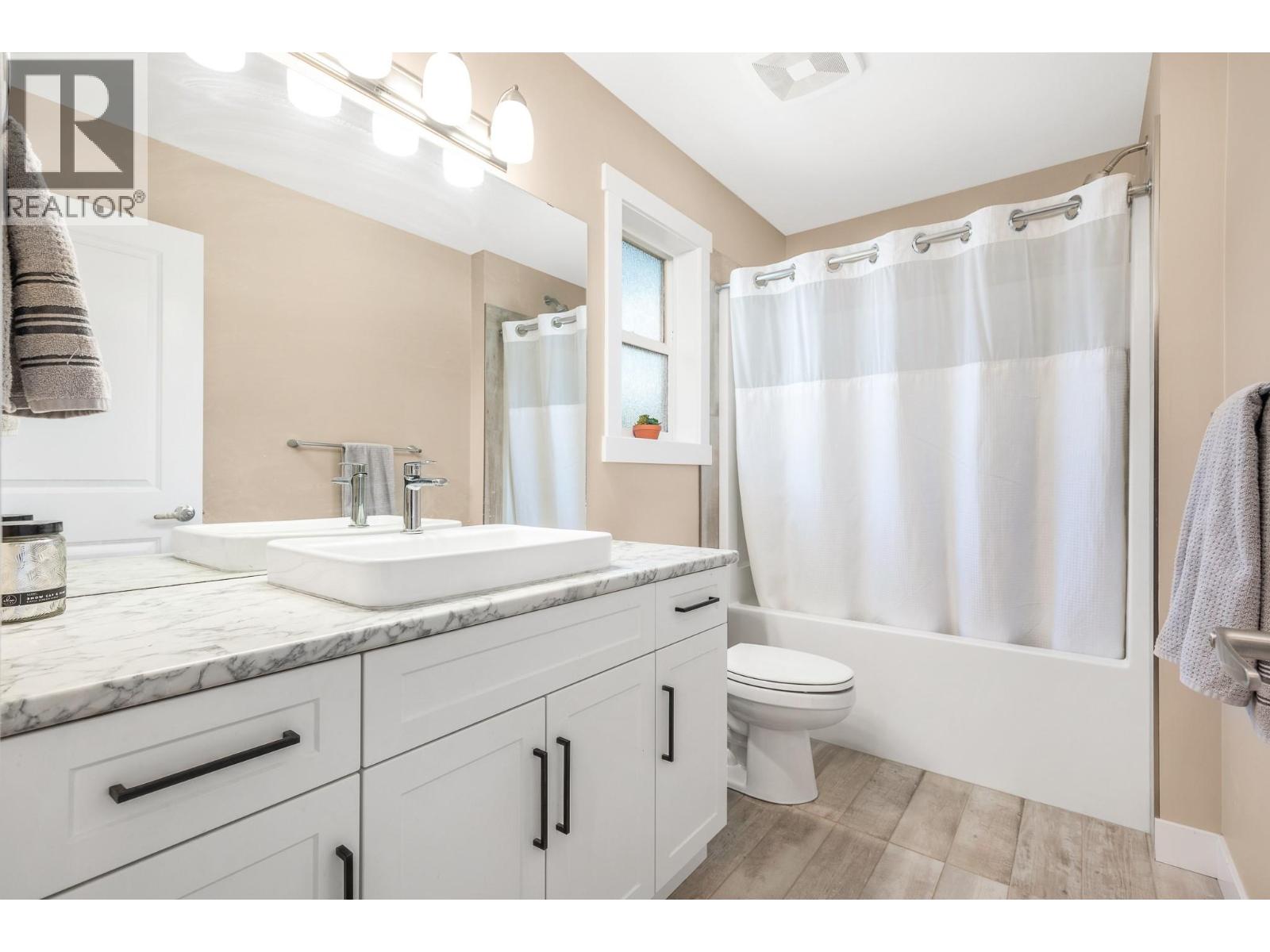 2893 Robinson Road Unit# 7, Lake Country