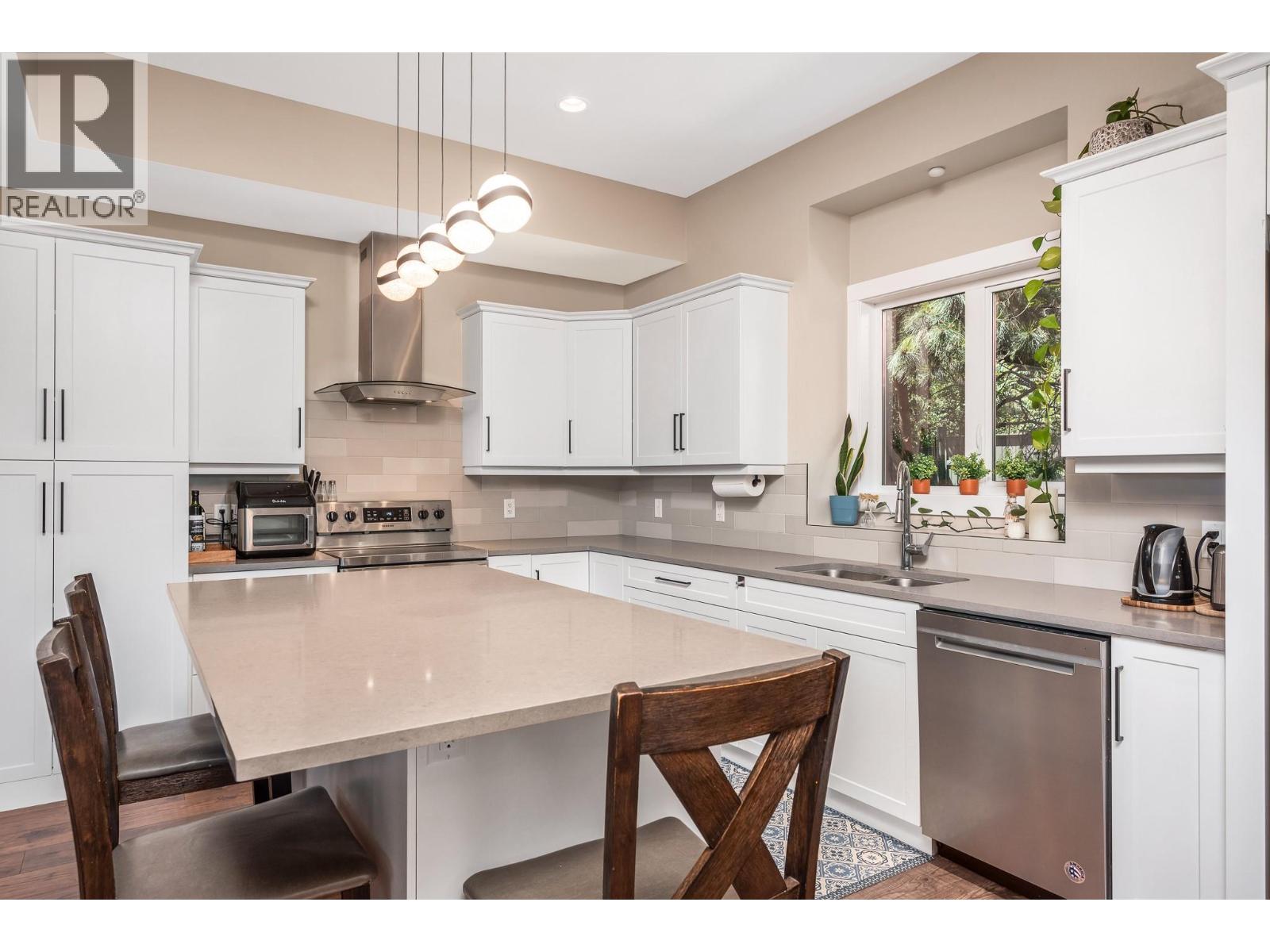 #7 2893 Robinson Road - 4