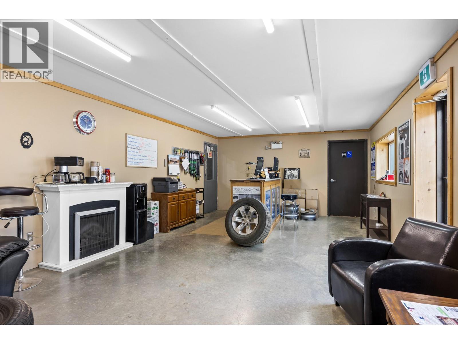 5755 97 Highway, Falkland