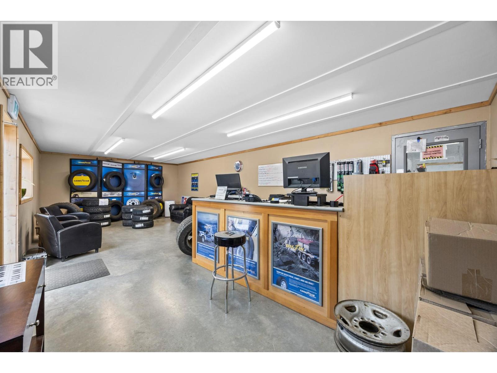 5755 97 Highway, Falkland