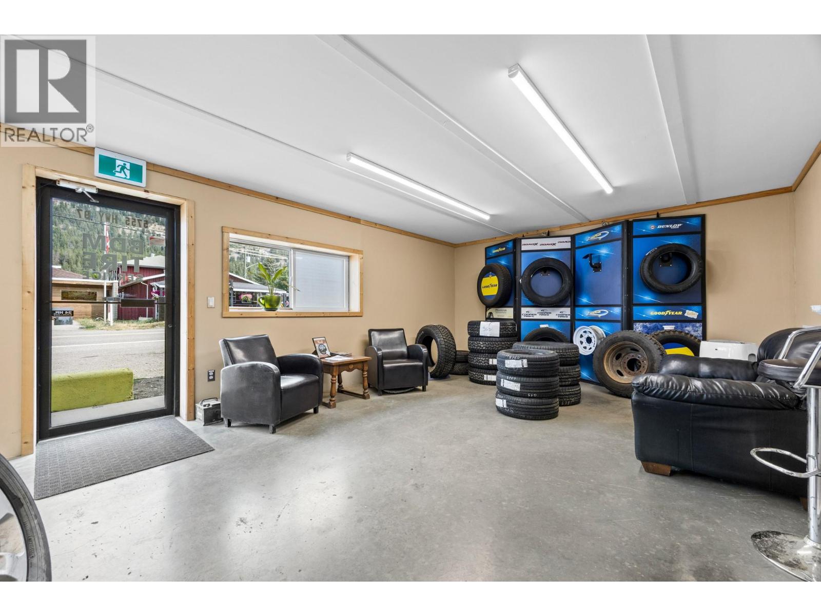 5755 97 Highway, Falkland