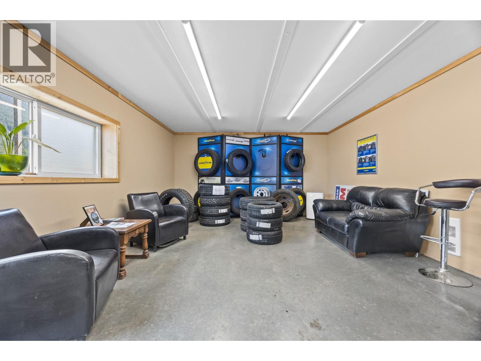 5755 97 Highway, Falkland
