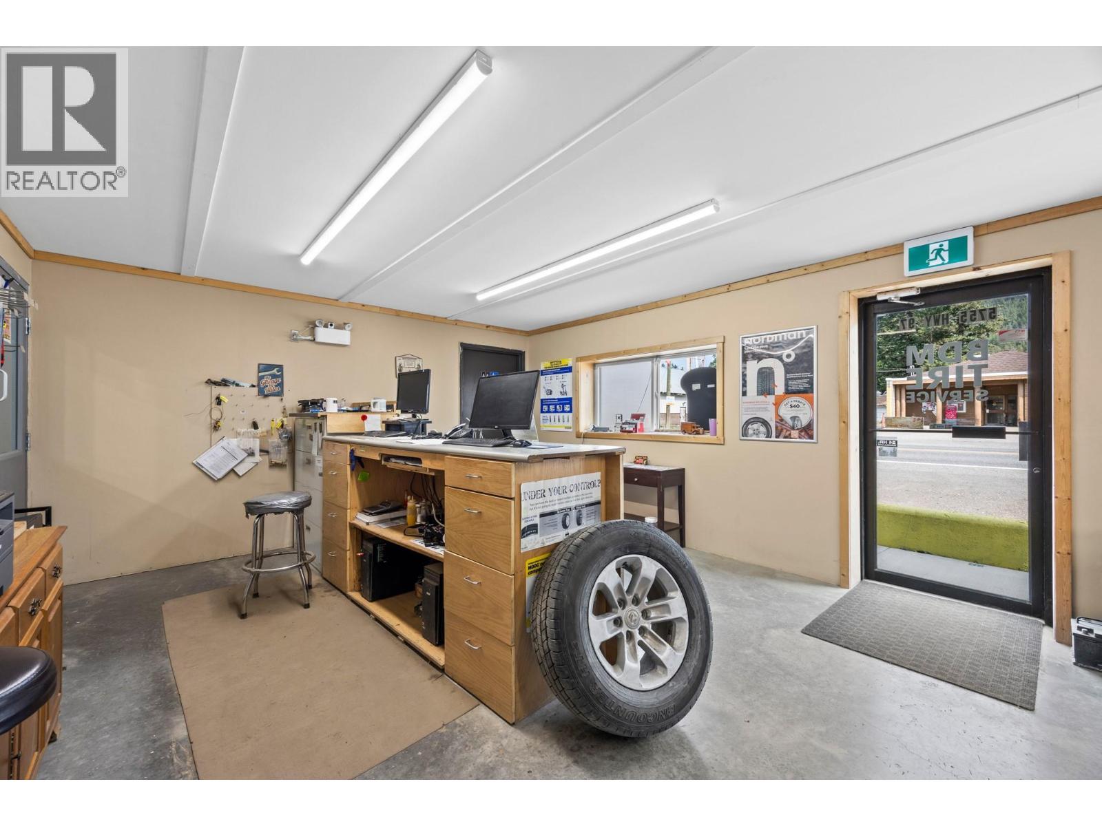 5755 97 Highway, Falkland