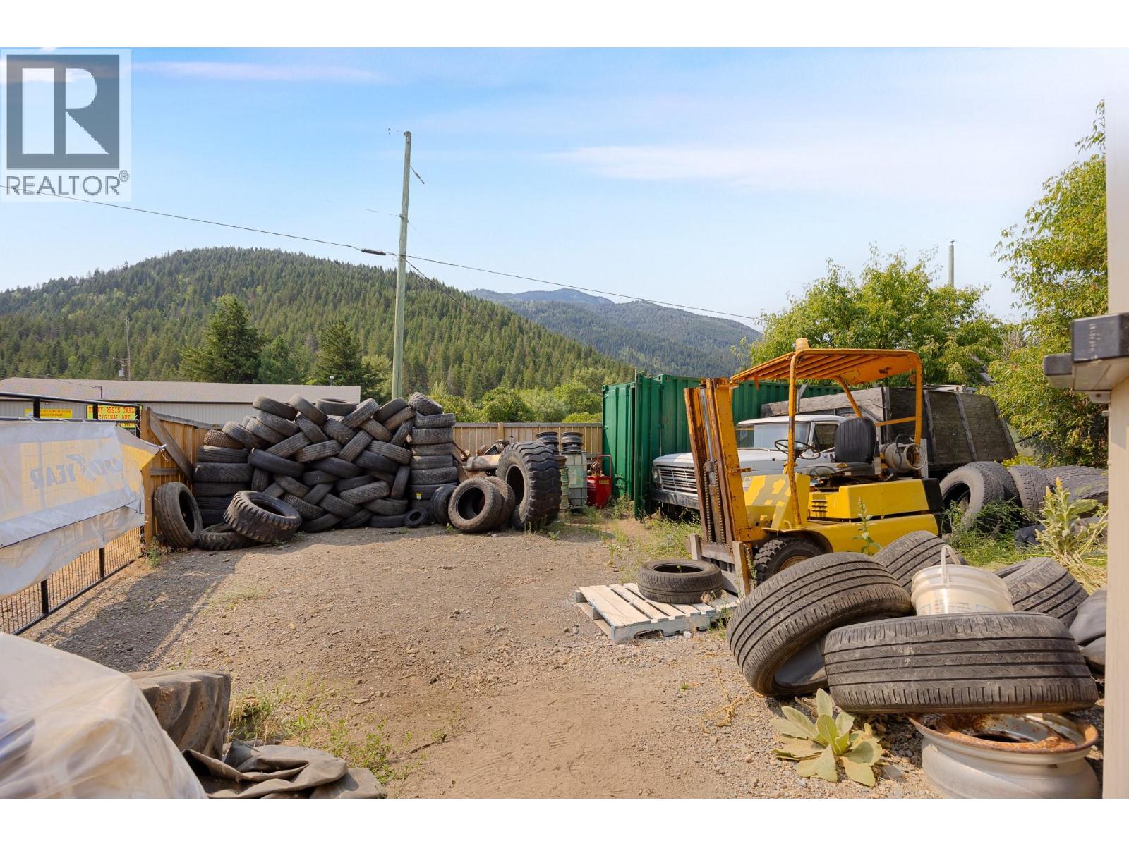 5755 97 Highway, Falkland
