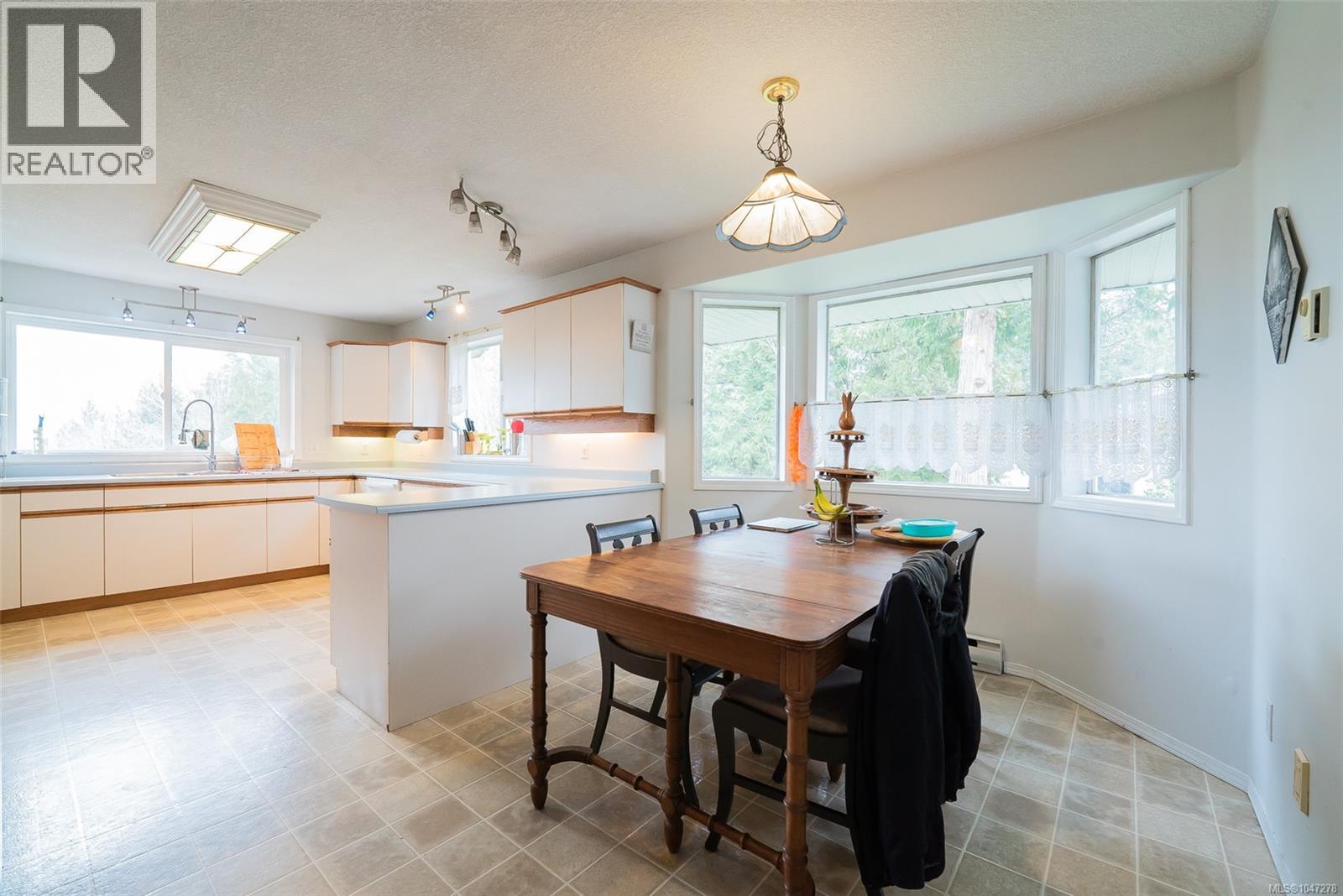 7810 Aats Rd, Lantzville