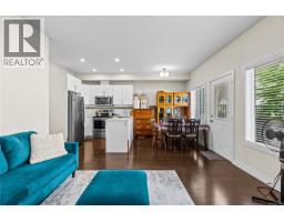 Kitchen - 10 2109 13th St, Courtenay, BC V9N0B1 Photo 8