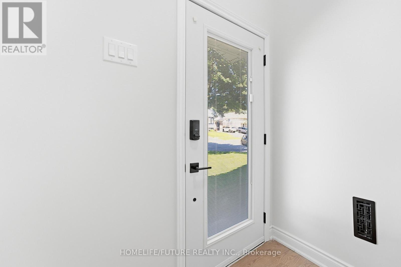 1 LOCKHART GATE - Image 3