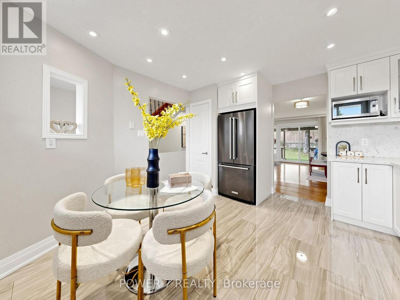 18 SPRUCEWOOD COURT - 21