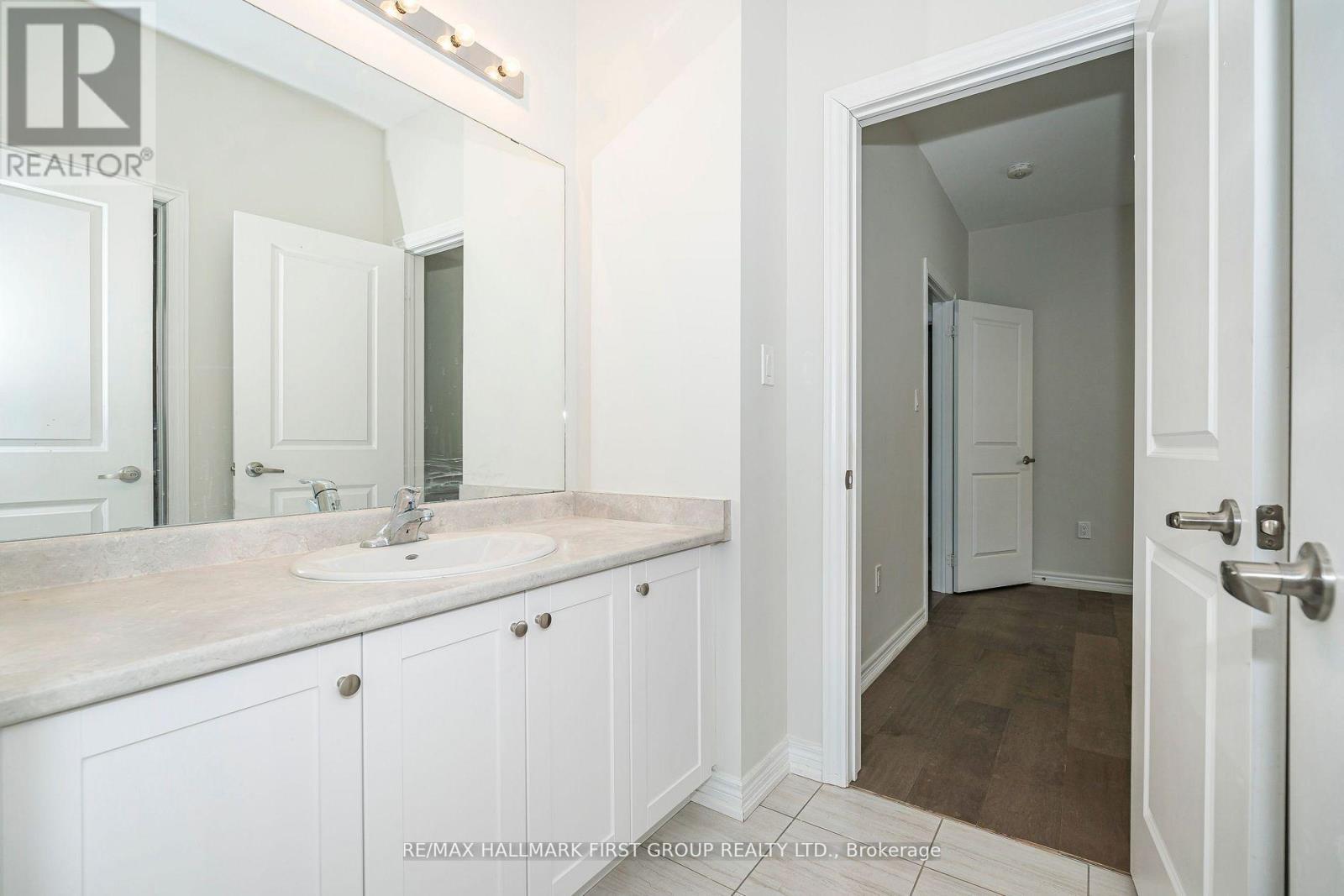 49 WALTER CLIFFORD NESBITT DRIVE - 32