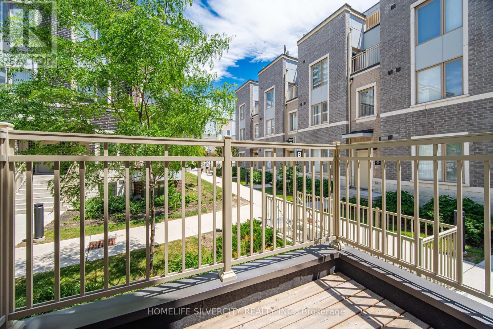 #13 11 HONEYCRISP CRESCENT - 28