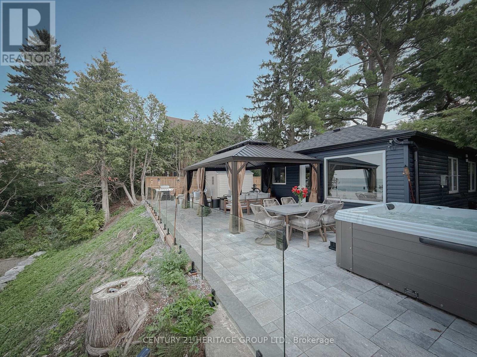 110 HEDGE ROAD - 24