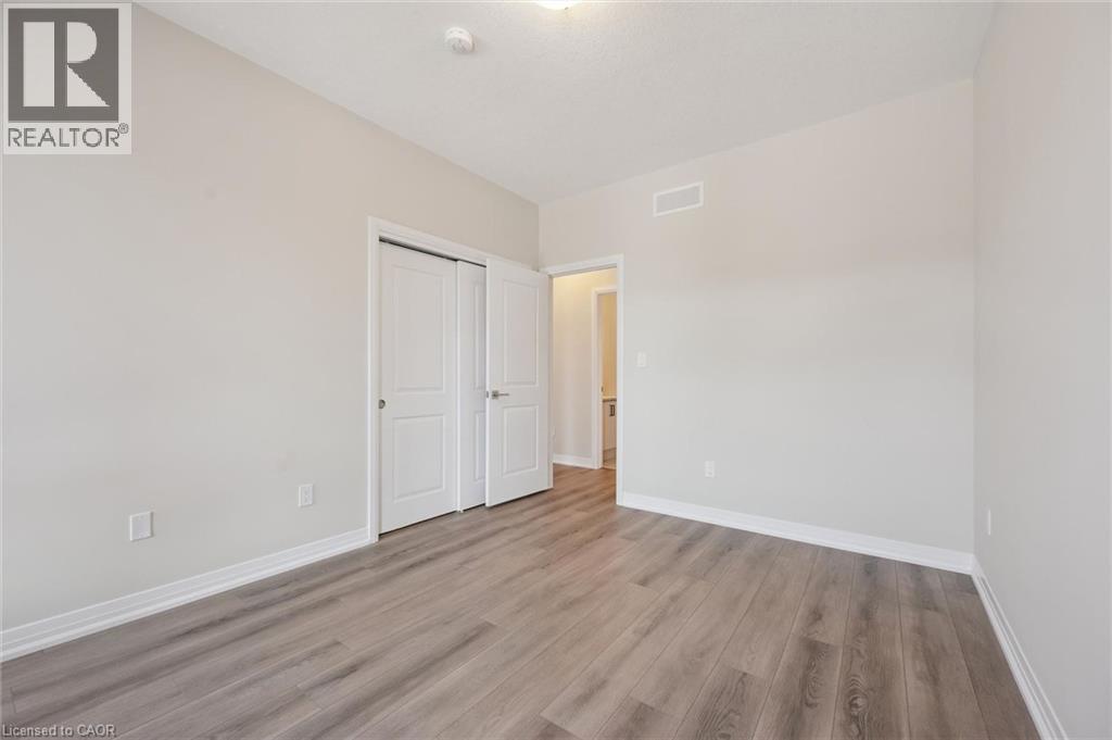 #B046 525 ERINBROOK Drive - 32