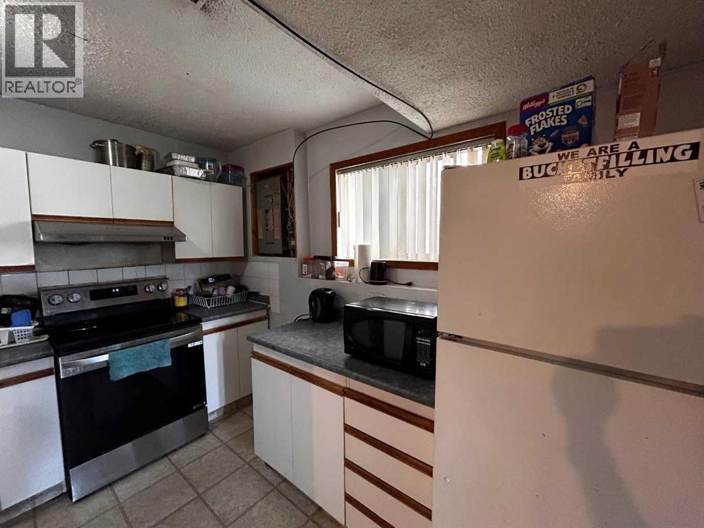 280 Upland Avenue W - 10