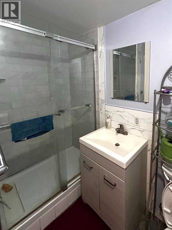 280 Upland Avenue W - 8