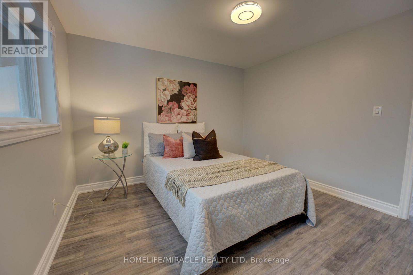 85 SILVERSTONE DRIVE - 18