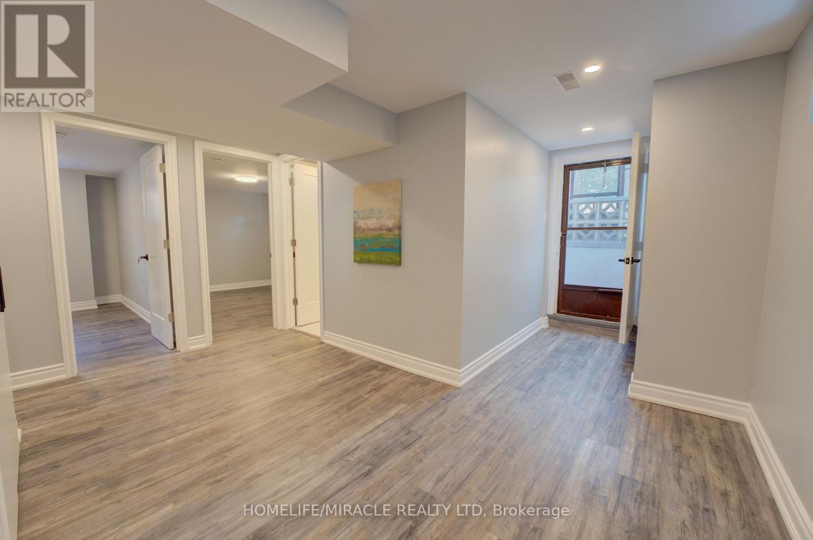 85 SILVERSTONE DRIVE - 23