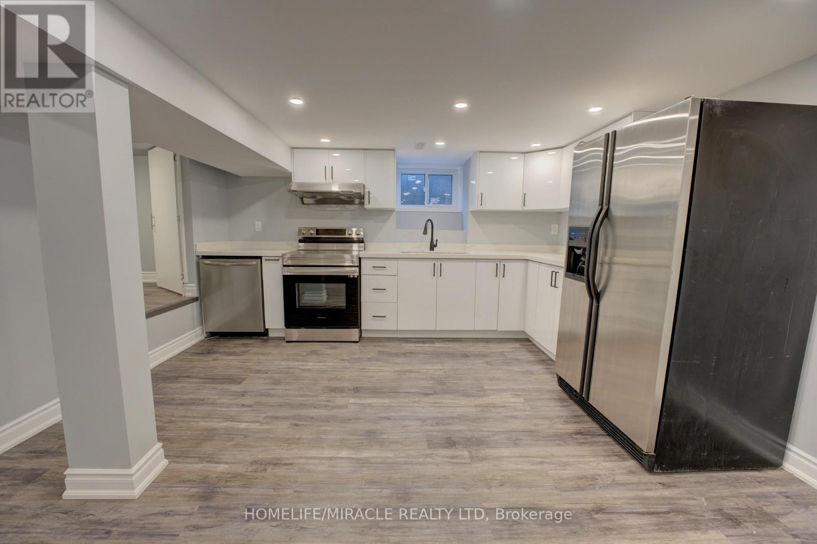 85 SILVERSTONE DRIVE - Image 32