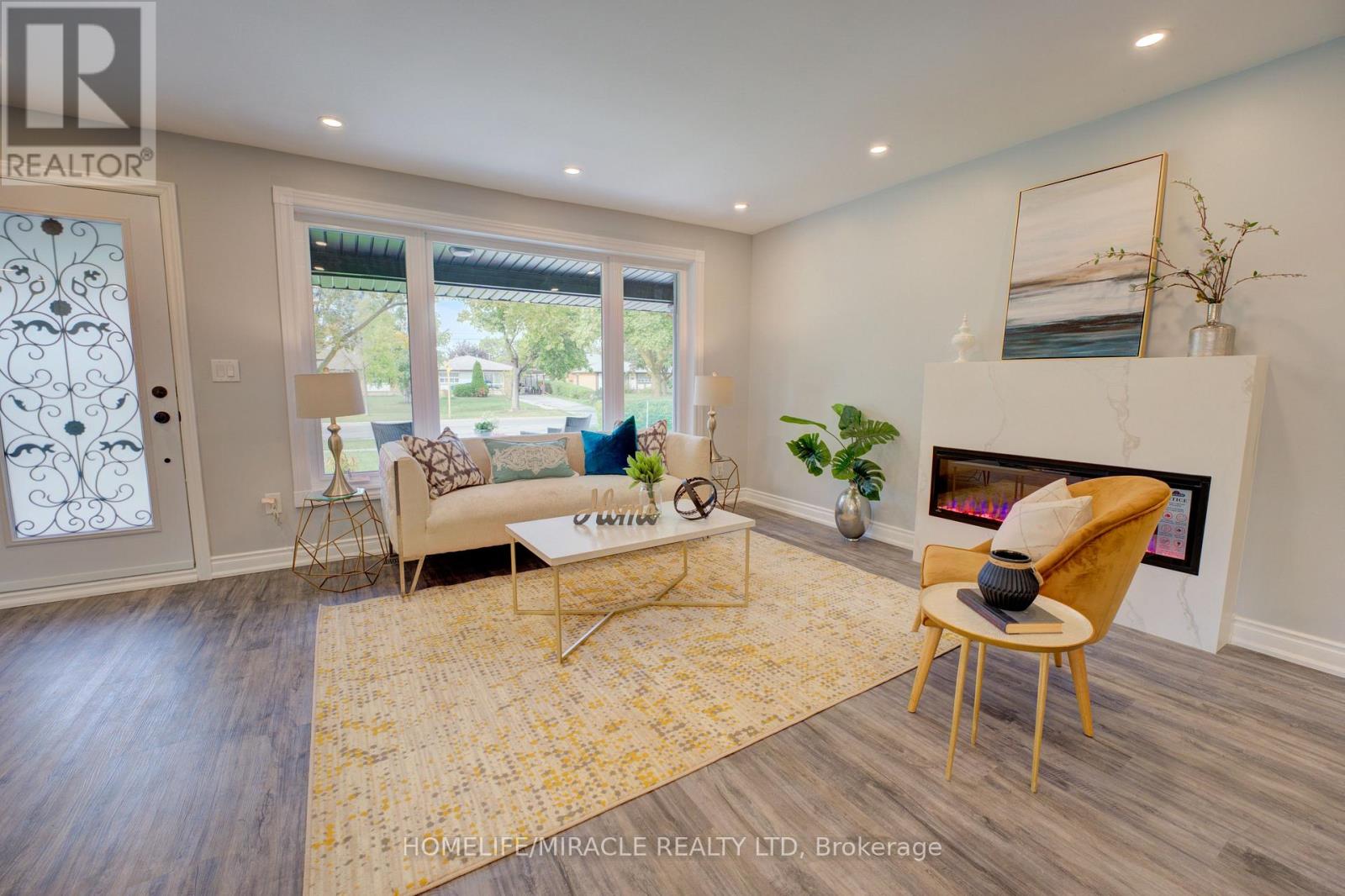 85 SILVERSTONE DRIVE - 4