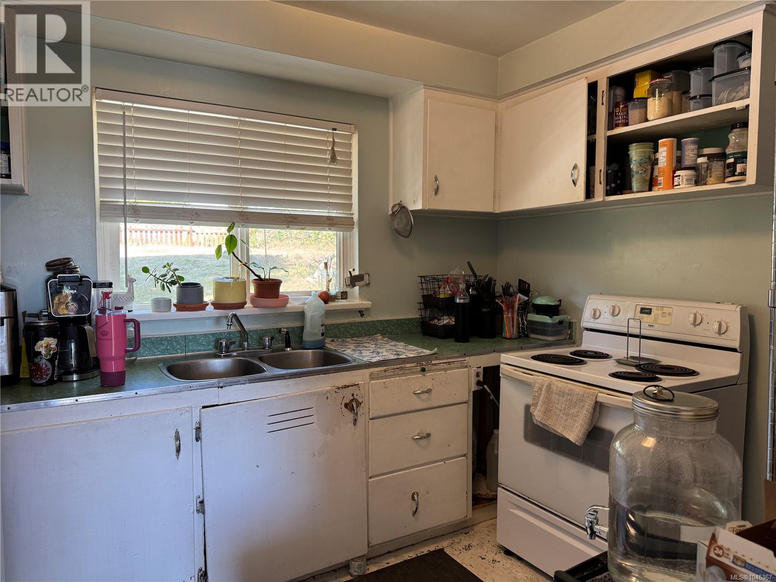 172 MCLEAN St - Image 4