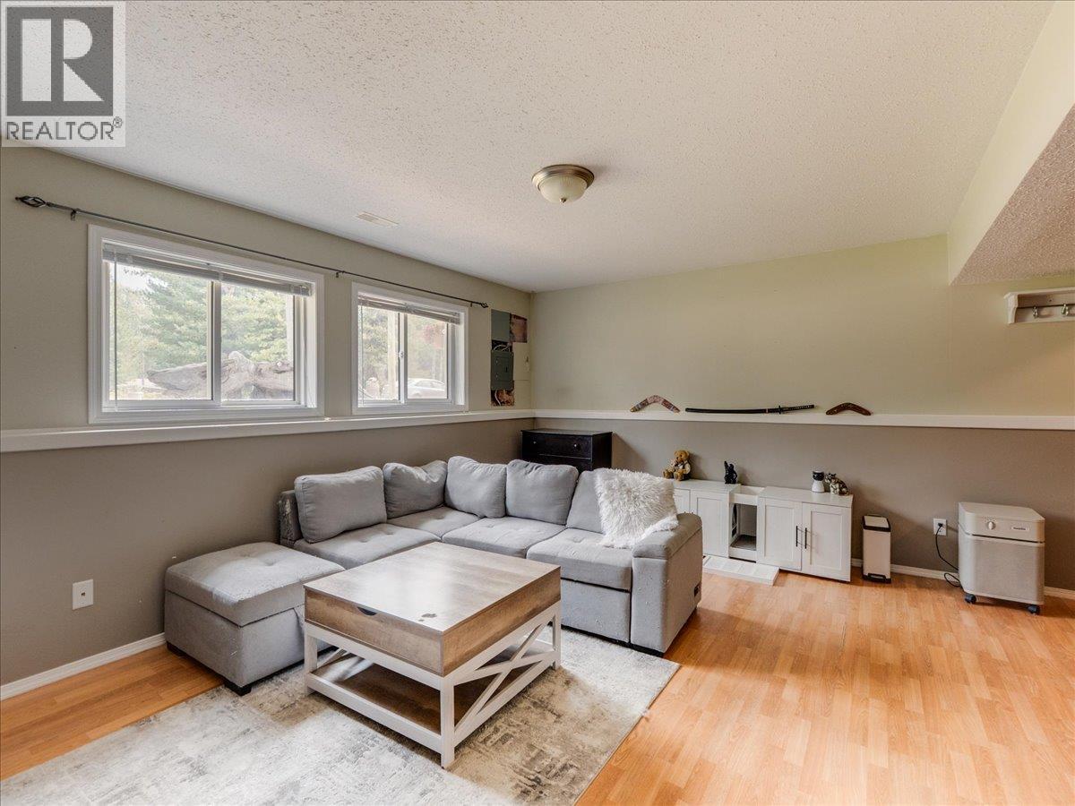 1328 GLENDALE Avenue, Salmo