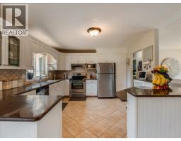 Kitchen - 1328 Glendale Avenue, Salmo, BC V0G1Z0 Photo 11