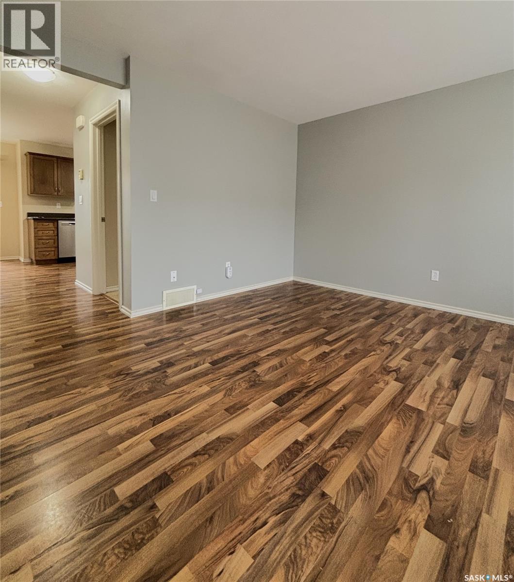#307 415 Lynd CRESCENT - Image 6
