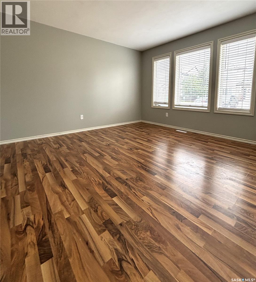 #307 415 Lynd CRESCENT - 8