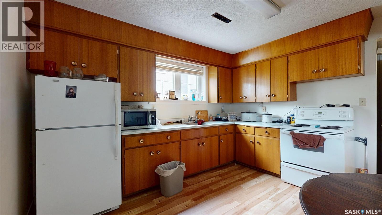 1208 Bond STREET - Image 30