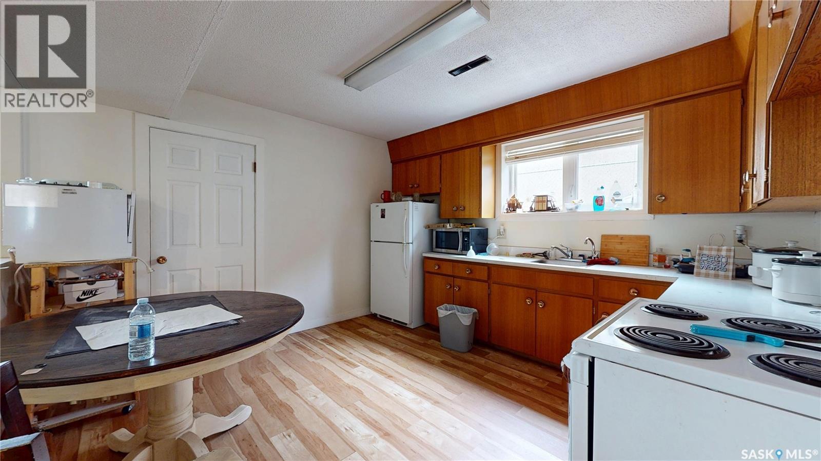 1208 Bond STREET - Image 31