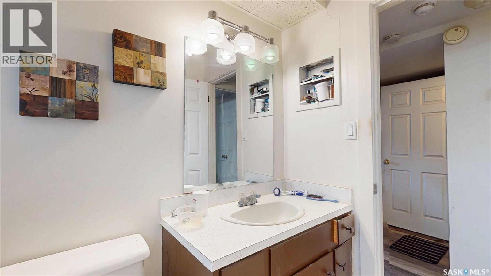 1208 Bond STREET - Image 34