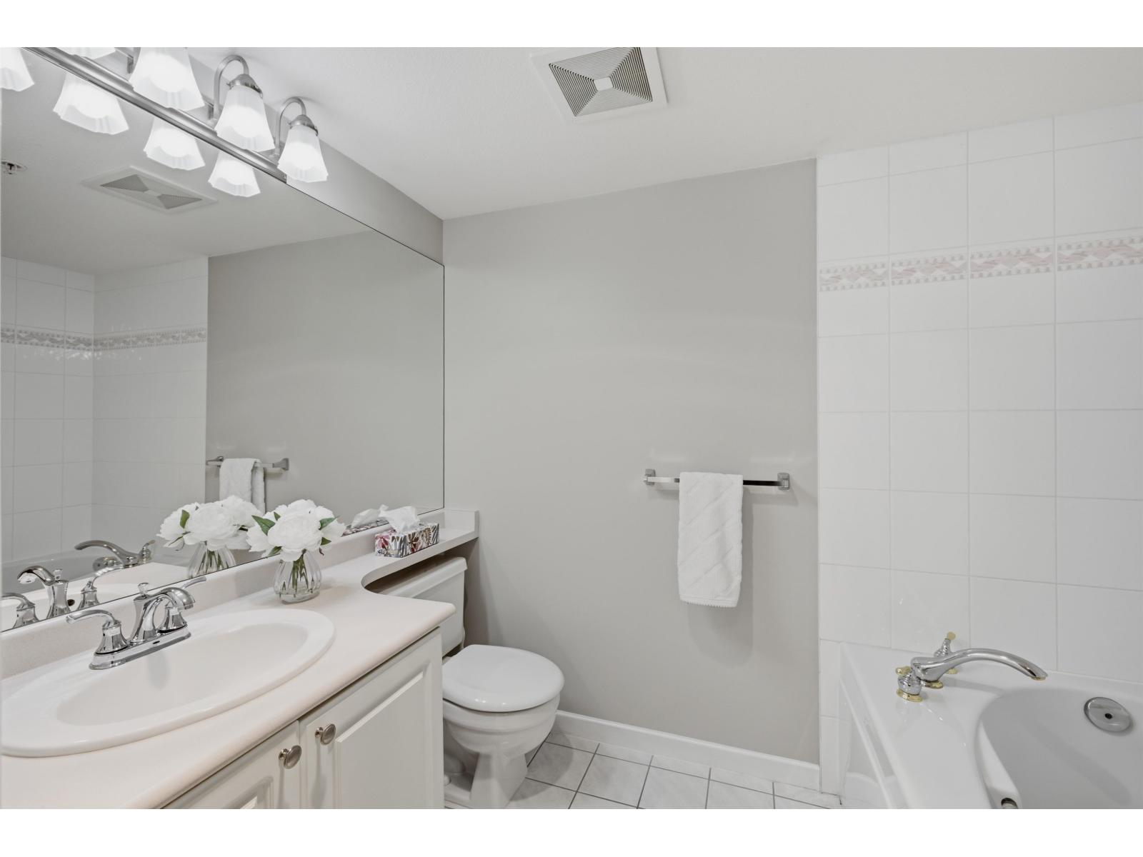 113 1588 BEST STREET, White Rock