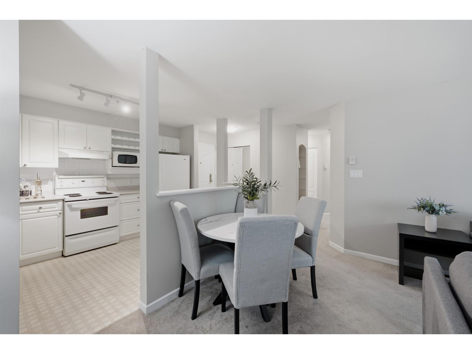113 1588 BEST STREET, White Rock