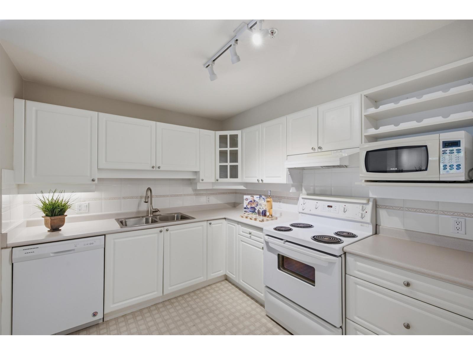 113 1588 BEST STREET, White Rock