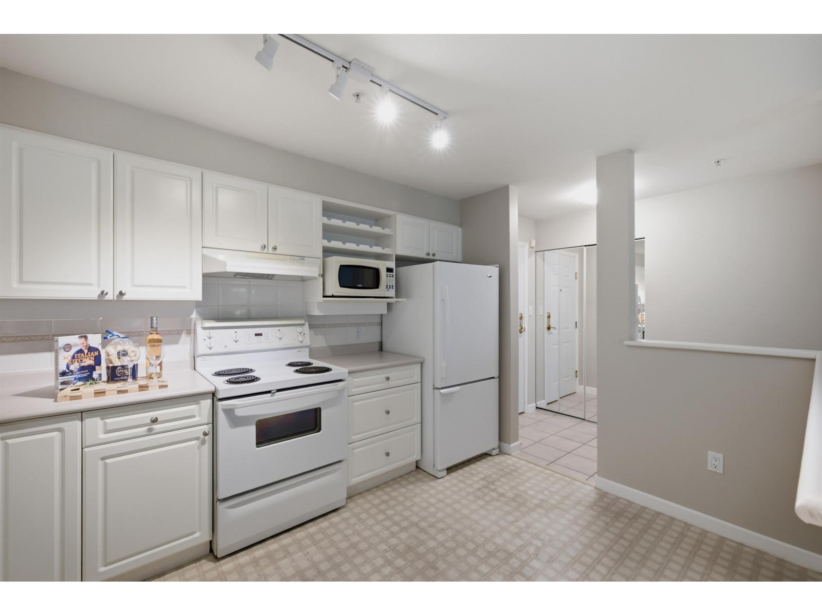113 1588 BEST STREET, White Rock