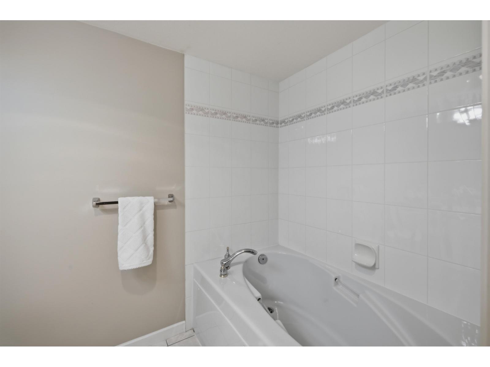 113 1588 BEST STREET, White Rock